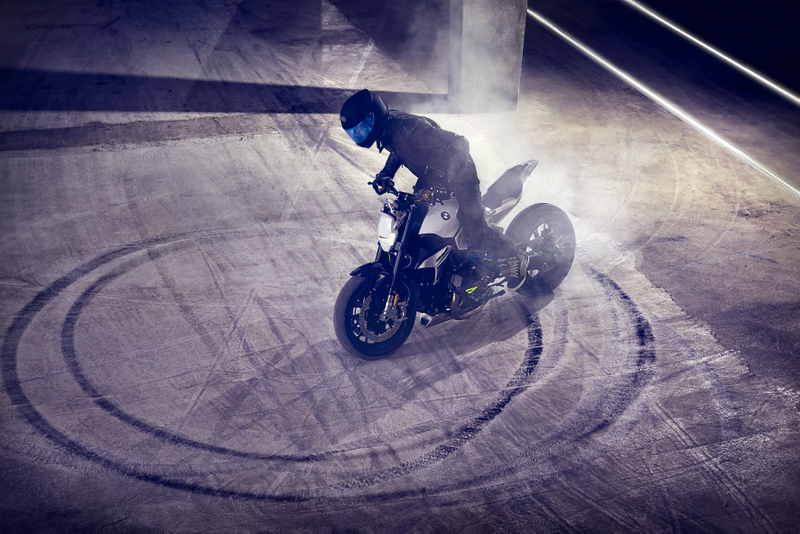 Illustration for article titled The BMW Concept Roadster Looks Like An i8 Motorcycle